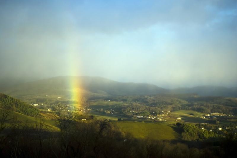 <img typeof="foaf:Image" src="http://statelibrarync.org/learnnc/sites/default/files/images/ashecountysnowbow.jpg" width="1024" height="685" alt="A snowbow before a storm in Jefferson, North Carolina" title="A snowbow before a storm in Jefferson, North Carolina" />