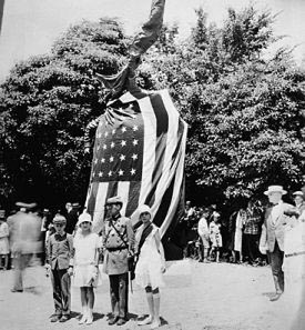 "North Carolina Monument at Gettysburg, late 1920's; Governor O. Max Gardner in hat at right. From General Negative Collection, North Carolina State Archives, Raleigh, NC." Image courtesy of North Carolina Office of Archives & History. 