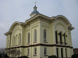 A 2009 photograph of the Caswell County Courthouse, Yanceyville where John Walter Stephens was murdered. Image from Flickr user Natalie Maynor.