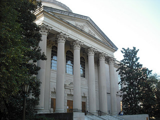 "Louis Wilson Round Library." Image courtesy of Flickr user benuski, taken on October 6, 2008. 